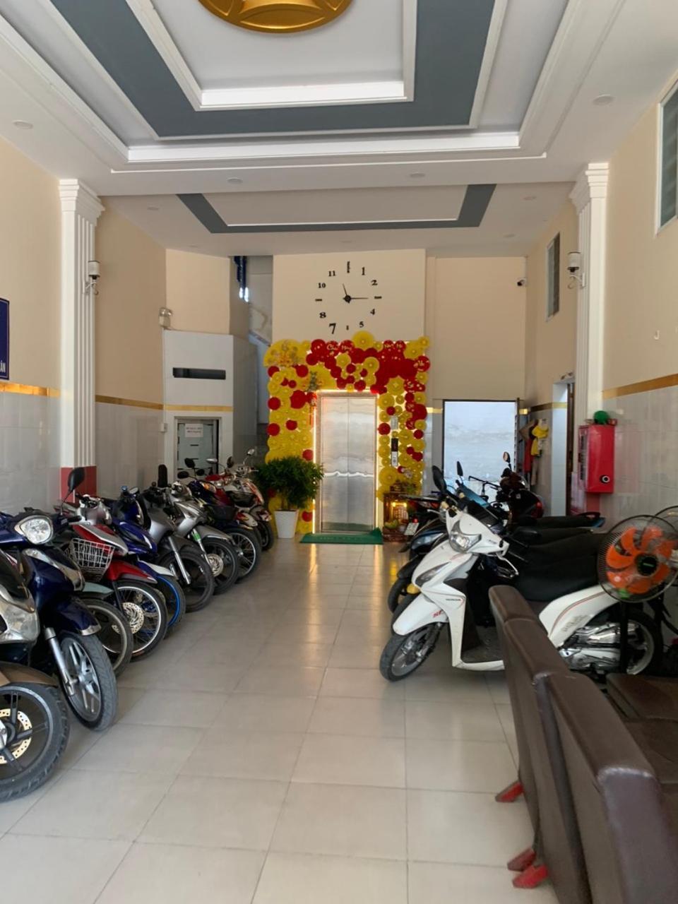 Nha Nghi Thanh Xuan- Co Cho Thue Xe May Va Xuat Hoa Don Ap Dong An Esterno foto